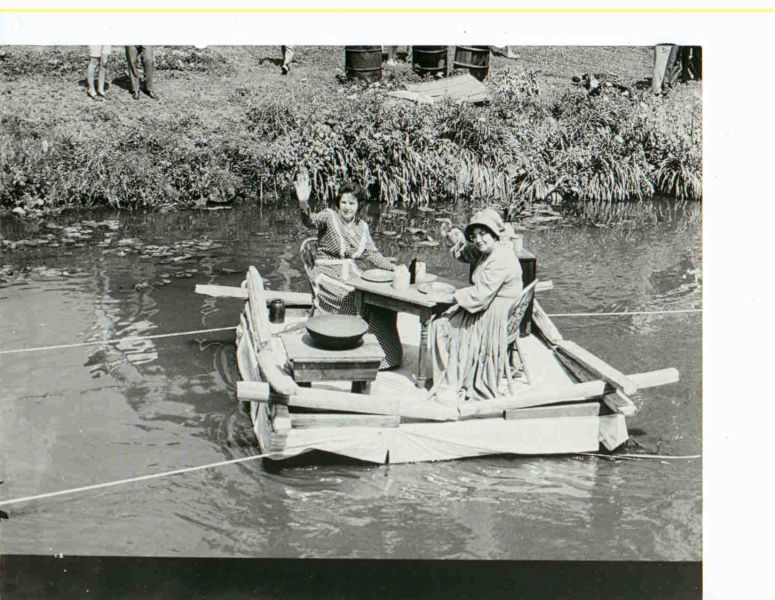 File:1970 Pioneer women on canal float.jpg