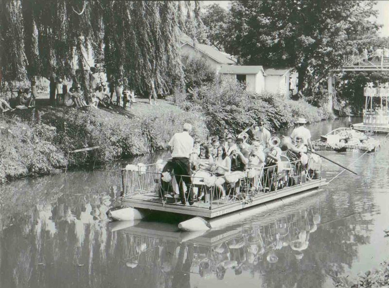 File:1970 old canal days flotilla band float.jpg