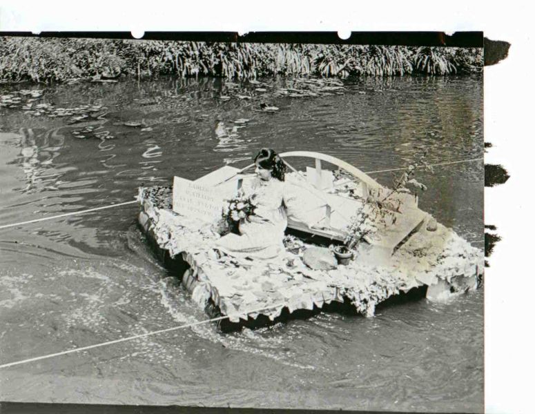 File:1971 old canal days flotilla on canal ladies aux fire dept.jpg